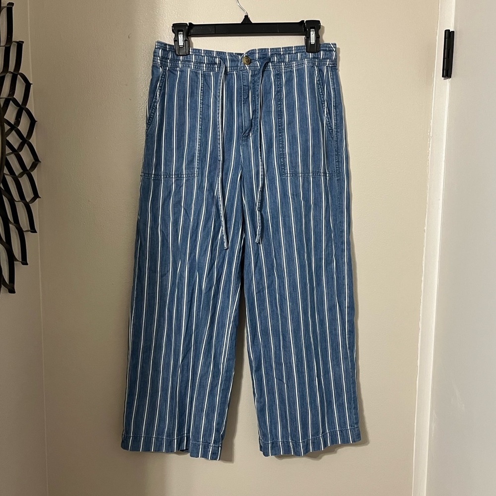 American Eagle | Blue White Striped Wide Leg Capris